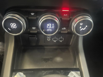 Photo 15 du bon plan RENAULT Arkana 1.6 E-Tech hybride 145ch Engineered -22 occasion à 26490 €