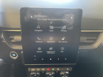 Photo 18 du bon plan RENAULT Arkana 1.6 E-Tech hybride 145ch Engineered -22 occasion à 26490 €