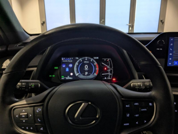 Photo 4 du bon plan LEXUS UX 250h F SPORT Design 2WD occasion à 31900 €