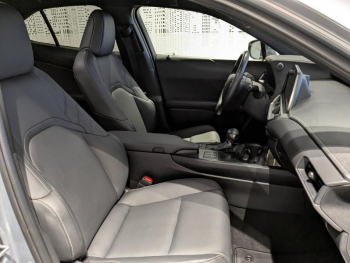 Photo 8 du bon plan LEXUS UX 250h F SPORT Design 2WD occasion à 31900 €