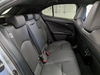Photo 9 du bon plan LEXUS UX 250h F SPORT Design 2WD occasion à 31900 €