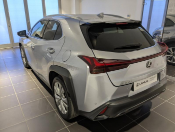 Photo 12 du bon plan LEXUS UX 250h F SPORT Design 2WD occasion à 31900 €