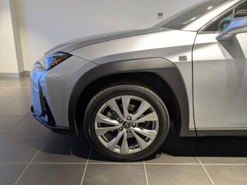 Photo 16 du bon plan LEXUS UX 250h F SPORT Design 2WD occasion à 31900 €
