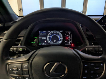 Photo 4 du bon plan LEXUS UX 250h F SPORT Design 2WD occasion à 31900 €