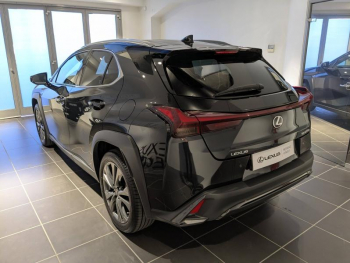 Photo 13 du bon plan LEXUS UX 250h F SPORT Design 2WD occasion à 31900 €