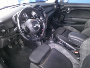 Photo 15 du bon plan MINI Mini One D 95ch Blackfriars 99g occasion à 15591 €