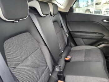 Photo 5 du bon plan RENAULT Captur 1.6 E-Tech hybride 145ch Techno Fast Track occasion à 22990 €
