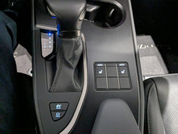 Photo 9 du bon plan LEXUS UX 250h Luxe 2WD occasion à 28900 €