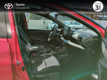 Photo 6 du bon plan TOYOTA Yaris 116h Première 5p occasion à 19990 €
