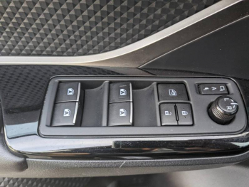 Photo 8 du bon plan TOYOTA C-HR 122h Graphic 2WD E-CVT occasion à 17900 €