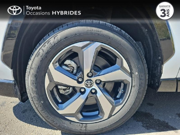 Photo 16 du bon plan TOYOTA RAV4 2.5 Hybride Rechargeable 306ch Design AWD-i MY24 occasion à 42990 €