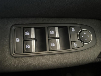 Photo 14 du bon plan RENAULT Captur 1.6 E-Tech hybride 145ch Intens -21 occasion à 19990 €