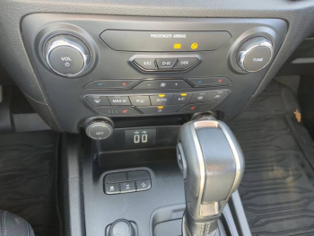 Photo 17 du bon plan FORD Ranger VUL 2.0 TDCi 170ch Super Cab Wolftrak BVA10 occasion à 34000 €