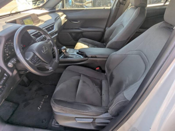 Photo 10 du bon plan LEXUS UX 250h 2WD Pack occasion à 21885 €