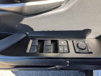 Photo 12 du bon plan LEXUS UX 250h 2WD Pack occasion à 21885 €