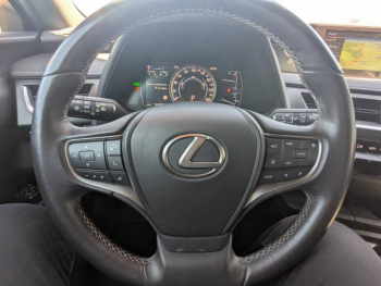 Photo 14 du bon plan LEXUS UX 250h 2WD Pack occasion à 21885 €