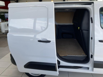 Photo 9 du bon plan OPEL Combo Cargo VUL M 650kg BlueHDi 100ch S&S occasion à 19490 €