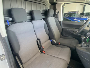 Photo 12 du bon plan OPEL Combo Cargo VUL M 650kg BlueHDi 100ch S&S occasion à 19490 €