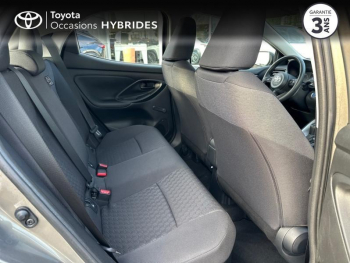 Photo 12 du bon plan TOYOTA Yaris 116h Dynamic Business 5p + Programme Beyond Zero Academy MY22 occasion à 19790 €
