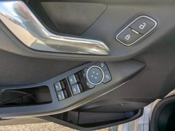 Photo 12 du bon plan FORD Fiesta 1.0 EcoBoost 125ch mHEV ST-Line X 5p occasion à 14940 €