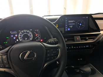 Photo 4 du bon plan LEXUS UX 250h F SPORT Design 2WD occasion à 29900 €