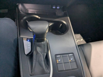 Photo 8 du bon plan LEXUS UX 250h F SPORT Design 2WD occasion à 29900 €