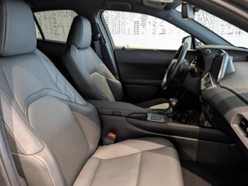 Photo 9 du bon plan LEXUS UX 250h F SPORT Design 2WD occasion à 29900 €