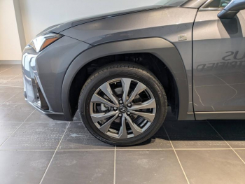 Photo 17 du bon plan LEXUS UX 250h F SPORT Design 2WD occasion à 29900 €