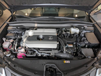 Photo 18 du bon plan LEXUS UX 250h F SPORT Design 2WD occasion à 29900 €