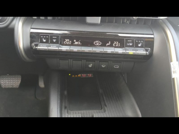 Photo 20 du bon plan TOYOTA C-HR 2.0 Hybride Rechargeable 225ch Collection NG23 occasion à 41500 €