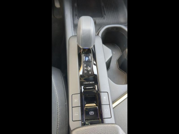 Photo 25 du bon plan TOYOTA C-HR 2.0 Hybride Rechargeable 225ch Collection NG23 occasion à 41500 €