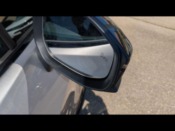 Photo 28 du bon plan TOYOTA C-HR 2.0 Hybride Rechargeable 225ch Collection NG23 occasion à 41500 €