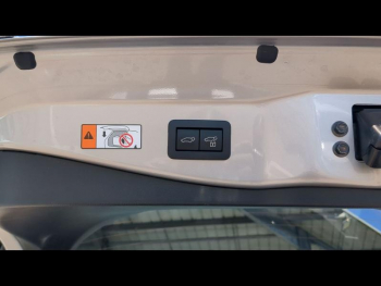 Photo 33 du bon plan TOYOTA C-HR 2.0 Hybride Rechargeable 225ch Collection NG23 occasion à 41500 €