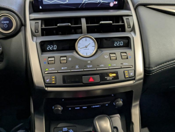 Photo 5 du bon plan LEXUS NX 300h 4WD Luxe occasion à 34900 €