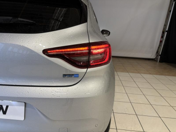 Photo 8 du bon plan RENAULT Clio 1.6 E-Tech hybride 145ch Evolution occasion à 17899 €