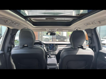 Photo 11 du bon plan VOLVO XC60 T6 Hybride Rechargeable 253 + 145ch Plus Style Dark Geartronic 8 AWD occasion à 51890 €