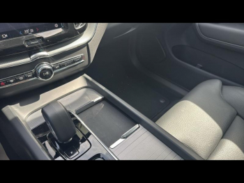 Photo 18 du bon plan VOLVO XC60 T6 Hybride Rechargeable 253 + 145ch Plus Style Dark Geartronic 8 AWD occasion à 51890 €