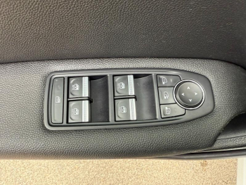 Photo 16 du bon plan RENAULT Captur 1.5 Blue dCi 95ch Intens occasion à 15500 €