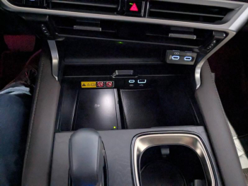 Photo 9 du bon plan LEXUS RX 450h+ 4WD Executive occasion à 67900 €