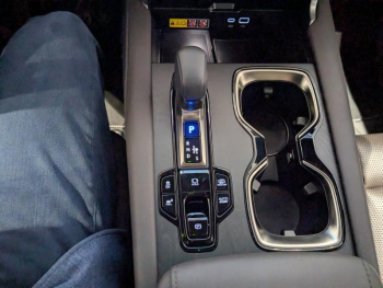 Photo 10 du bon plan LEXUS RX 450h+ 4WD Executive occasion à 67900 €