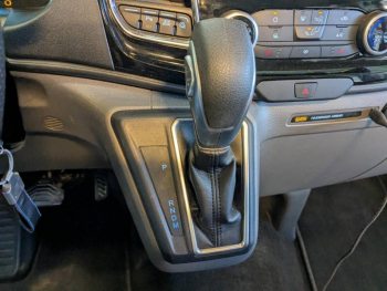 Photo 19 du bon plan FORD Transit Custom Fg VUL 320 L2H1 2.0 EcoBlue 170ch Limited BVA8 occasion à 49970 €
