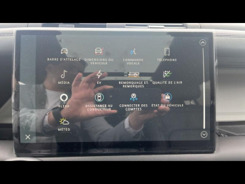 Photo 27 du bon plan LAND-ROVER Defender 110 2.0 P300e X-Dynamic HSE occasion à 115000 €