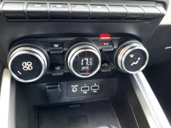 Photo 19 du bon plan RENAULT Clio 1.6 E-Tech 140ch Intens occasion à 16390 €