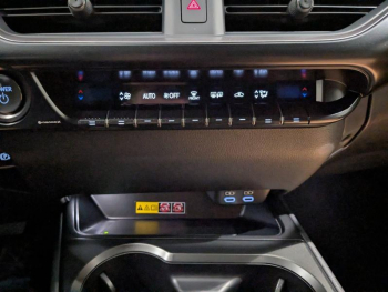 Photo 8 du bon plan LEXUS UX 300h Luxe 2WD occasion à 41900 €