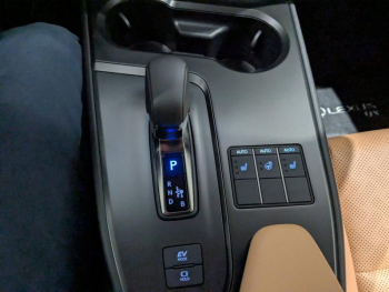 Photo 9 du bon plan LEXUS UX 300h Luxe 2WD occasion à 41900 €