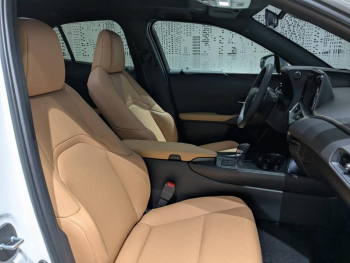 Photo 12 du bon plan LEXUS UX 300h Luxe 2WD occasion à 41900 €