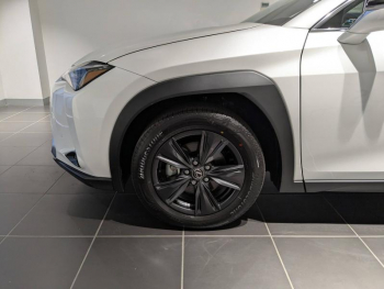 Photo 20 du bon plan LEXUS UX 300h Luxe 2WD occasion à 41900 €