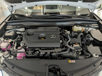 Photo 21 du bon plan LEXUS UX 300h Luxe 2WD occasion à 41900 €
