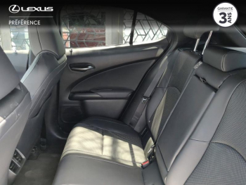 Photo 12 du bon plan LEXUS UX 300h Luxe 2WD occasion à 41900 €