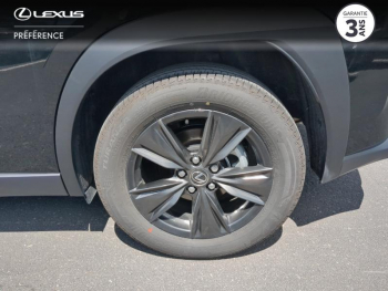 Photo 16 du bon plan LEXUS UX 300h Luxe 2WD occasion à 41900 €